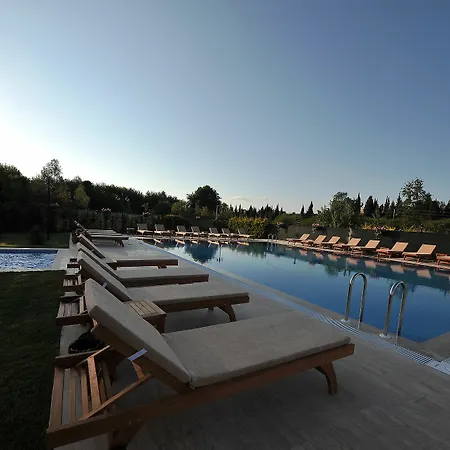 Cayir Cimen 公寓式酒店 3*